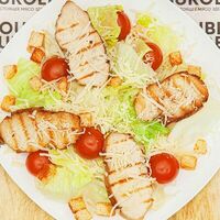 Салат Цезарь с курицей в Double Burger