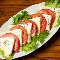 Помидоры и сыр в Хинкали-Дали