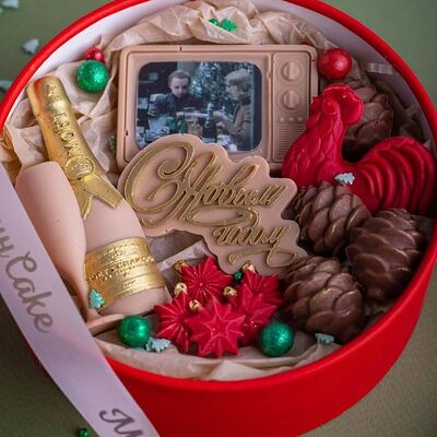 Шоколадный набор на Новый год Ирония судьбы в Мамин Cake по цене 1300 ₽
