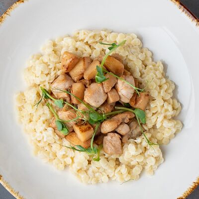 Куриное филе с айвой и сливочным птитимом в Айва по цене 610 ₽