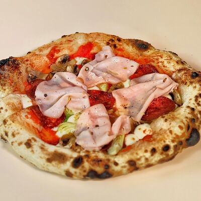 Пицца Капричоза в Napoli Italian bistro по цене 780 ₽