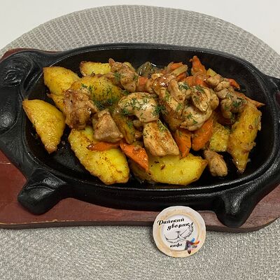 Сковородка с курицейв Райский дворик по цене 450 ₽