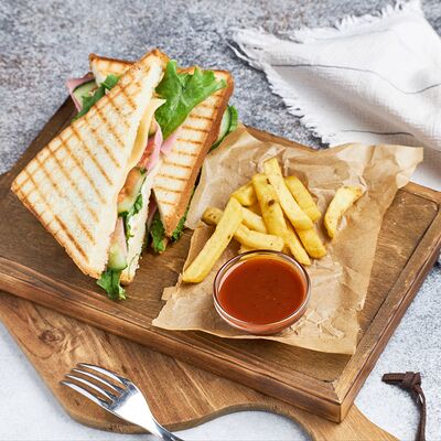 Сэндвич с ветчиной в Kekou Вкусная еда по цене 430 ₽