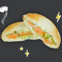 UFO-сэндвич с сёмгой в AT FELIX
