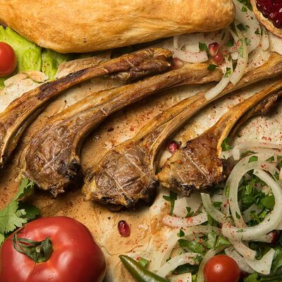 Шашлык из бараньей корейки в Гурман студия по цене 860 ₽