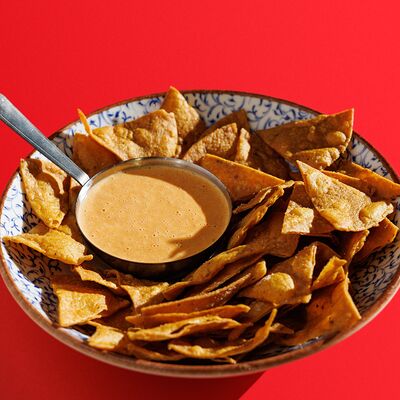 Начос с горячим дипом из Чеддера в Muchachos по цене 500 ₽