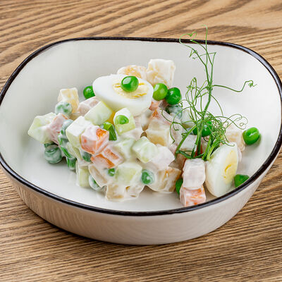 Салат Оливье с индейкой в Лисичкино Чехова по цене 450 ₽