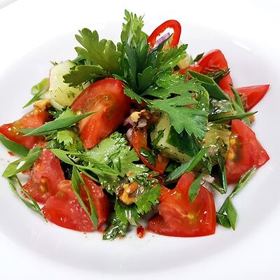 Салат по-грузински в Максимилианс по цене 590 ₽