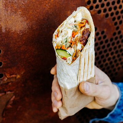 Шаверма (шаурма) с луком и морковкой по-корейски стандартная в Шаверма Grill по цене 330 ₽