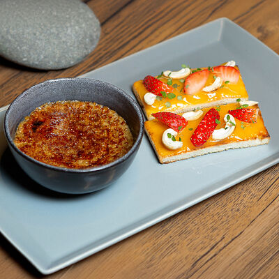 Крем-брюле из печени цыпленка с джемом из свежих абрикосов и трюфелем в Белок по цене 740 ₽