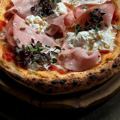 Пицца Мортаделла и страчателла в Voodoo bar по цене 1160 ₽