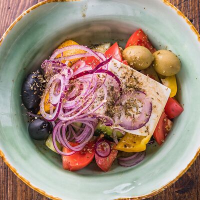 Греческий салат в Каретный дворик по цене 570 ₽