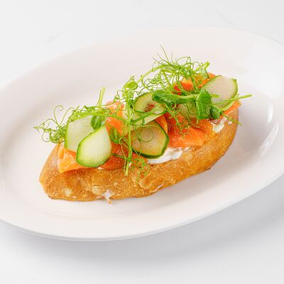 Брускетта с лососем и печеным перцемв Парфе по цене 576 ₽