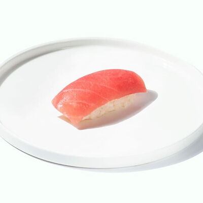 Суши с тунцом в ЭкоРолл по цене 200 ₽