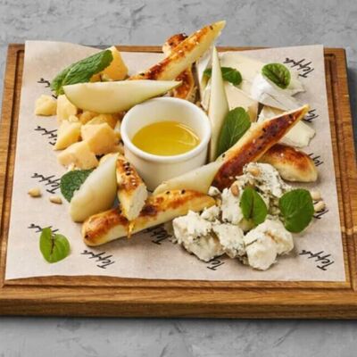 Сырная тарелка в Terra по цене 32 р.