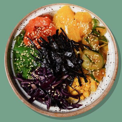 Поке с лососем в Кунжут по цене 760 ₽