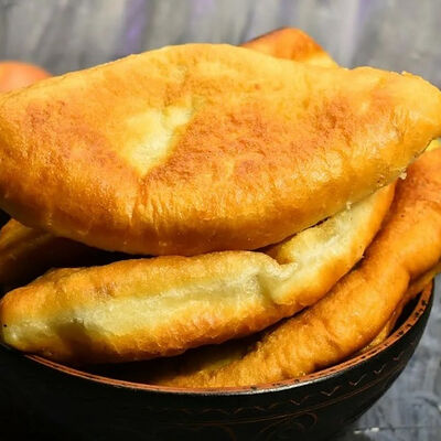 Пирожок с капустой в Вкус и цвет по цене 100 ₽