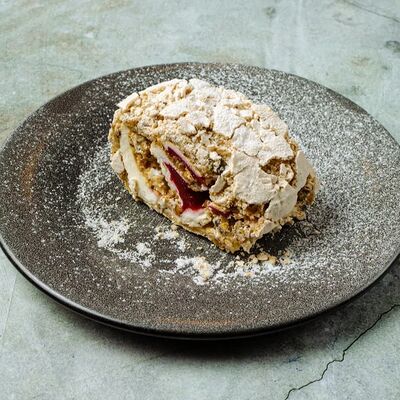 Меренговый рулет с малиной в Moloko по цене 480