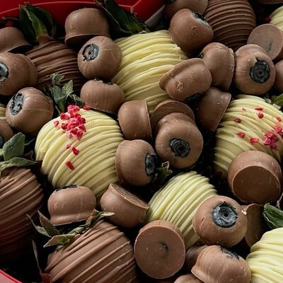 Клубника в шоколаде Сердечко Mini №5 в Di Panna Confetteria по цене 3390 ₽