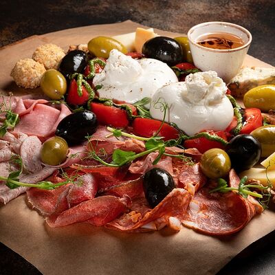 Антипасто мисто в Amarena по цене 7540 ₽