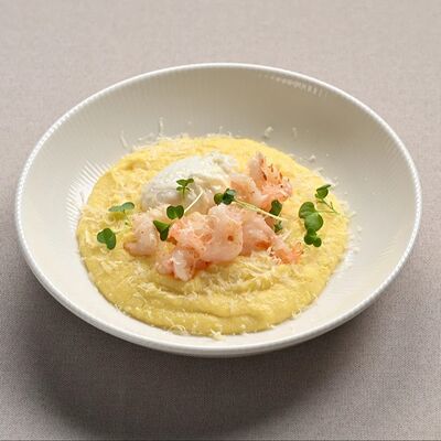 Кукурузная каша с яйцом пашот и креветками в Massimo по цене 690 ₽