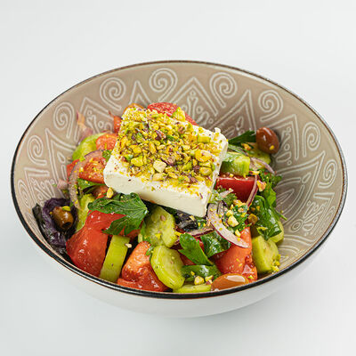 Салат из овощей с фетой в Южанин по цене 106000 сум