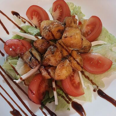 Салат с хрустящими баклажанами в Левон по цене 680 ₽