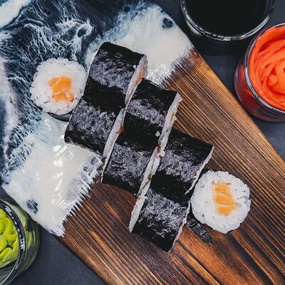 Ролл с лососем в Sushi Time по цене 400 ₽