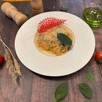 Спагетти с лососем в Salento по цене 600 ₽