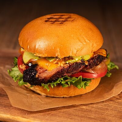 Бургер Easy rider в Harley Drink Bar по цене 1350 ₽