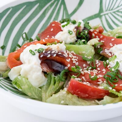 Салат с неркой и страчателлой в Daddys pub по цене 685 ₽