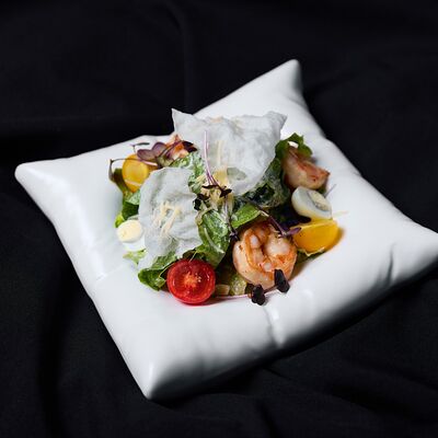 Салат с обжаренными креветками в Эндорфин по цене 790 ₽