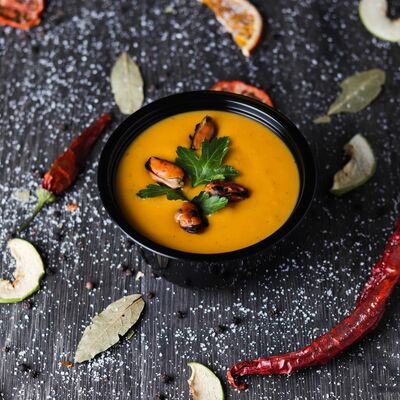 Суп-крем тыквенный на кокосовом молоке с мидиями в Кафе RSC по цене 220 ₽
