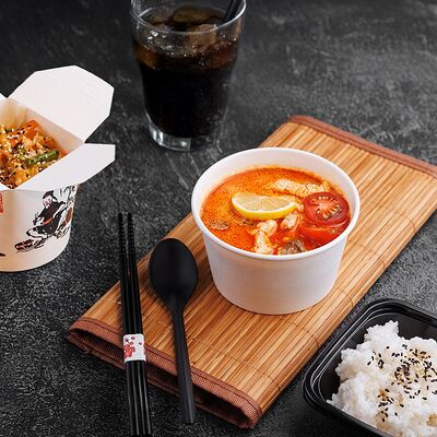 Том-ям с курицей, удон с курицей в соусе терияки 300 грамм, Любимый кола в Лапшичная по цене 750 ₽