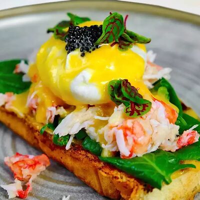 Бенедикт с крабом в Tao Sushi Lab по цене 840 ₽