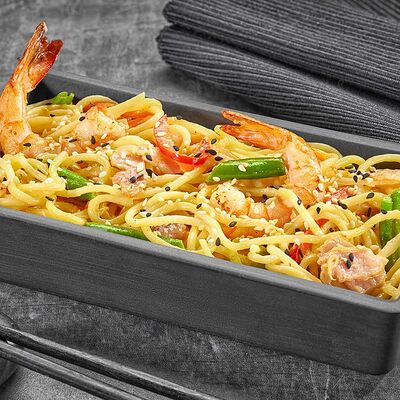 Лапша яичная с креветкой и беконом под сливочным соусом в Суши Мастер по цене 329