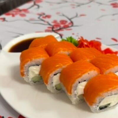 Филадельфия с огурцом и авокадо в Токио по цене 533 ₽