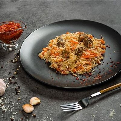 Плов с говядиной в Бургер удачи по цене 460 ₽