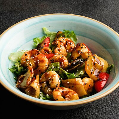 Теплый салат с морепродуктами в Де'рибас по цене 1210 ₽