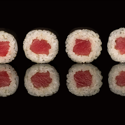 Ролл маки с тунцом в SUSHIлка по цене 420 ₽