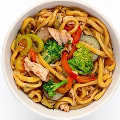 Wok лапша с курицей и цукини № 4 в Пиццерия «Зелень» по цене 419 ₽