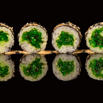 Ролл маки с чукой в SUSHIлка по цене 340 ₽