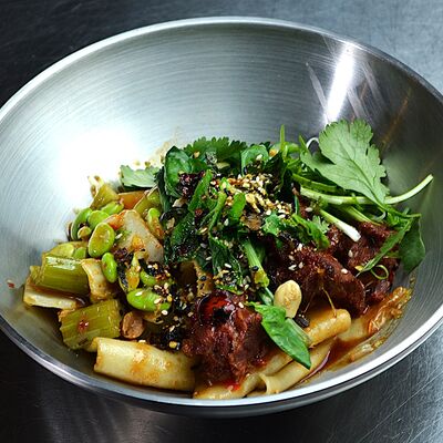 Лапша Бьян-Бьян с пряной говядиной в Can по цене 880 ₽