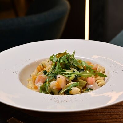 Спагетти с креветками, цукини, чили-манго в Кофестория по цене 770 ₽