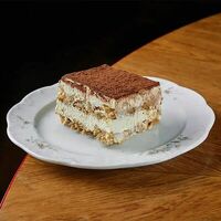 Домашний тирамису в Rimski Bistro