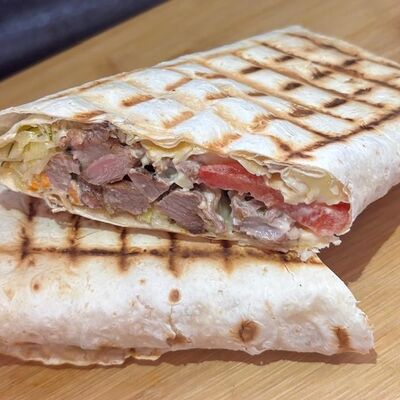 Шаурма из шеи фирменная в Шашлычный остров по цене 455 ₽