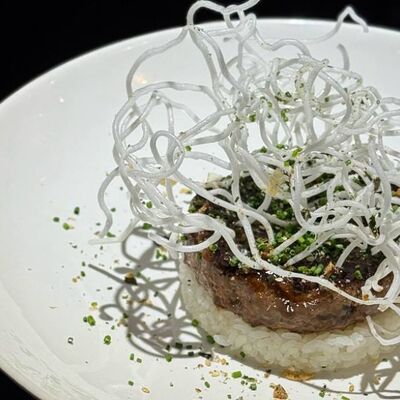 Бифштекс Терияки с рисом и жареной фунчозойв Anyway bar & kitchen по цене 860 ₽