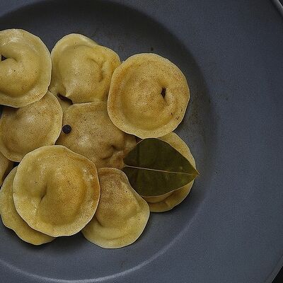 Пельмени варёные 10 шт в Holy hop по цене 350 ₽