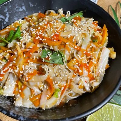 Рисовая лапша с Кальмаром Кимчи в Wok Street по цене 579 ₽
