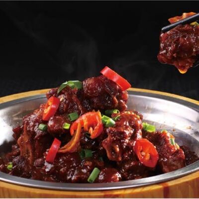 Жареный бычий хвост в остром соусе в ГУаНЬ ЯНЬ по цене 1870 ₽